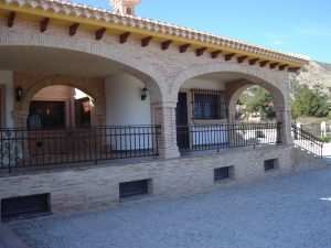 fachadas-ladrillo-rustico-baldosas-de-barro-cocido-ladrillo-de-valentin-ladrillo-macizo-ladrillo-rustico